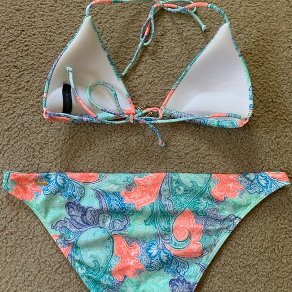 Limited Edition VS Bikini 🧡 - Picture 2 of 3